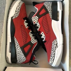 Jordan Spizike LOW

7 in Men’s 

8.5 in Women’s